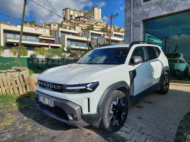 White Renault Duster rental SUV outside the Flash Rent A Car office in Kargıcak, Alanya